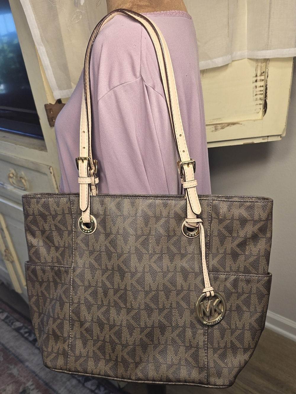 👜 Michael Kors Jet Set East West Zip Top Brown Tote with Tan Straps